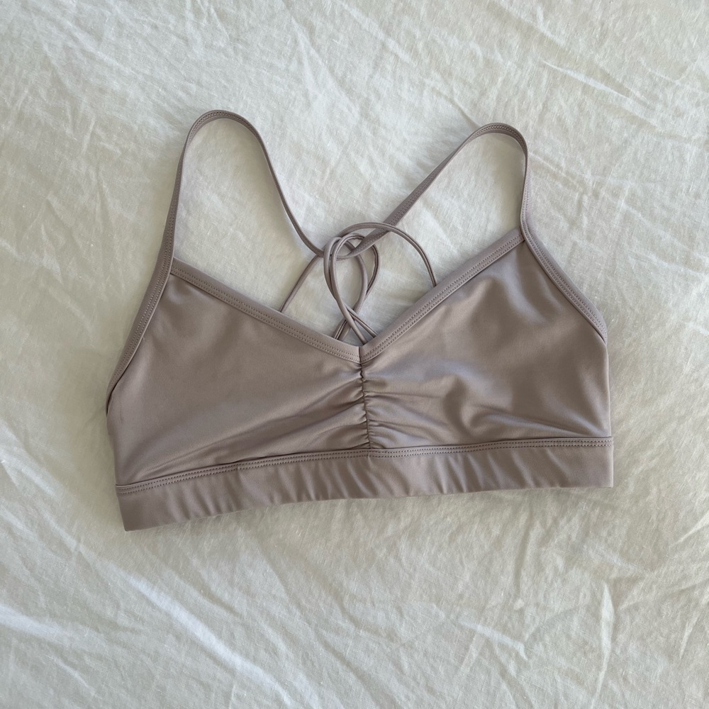 Alo Yoga Sunny Strappy Sports Bra (M)
